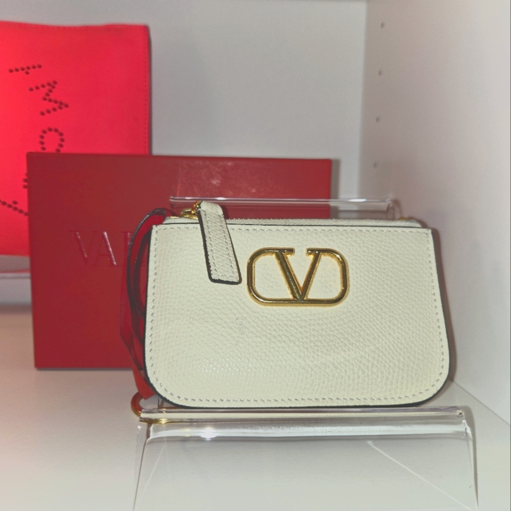 Valentino Garavani Coin Pouch w/box❤️